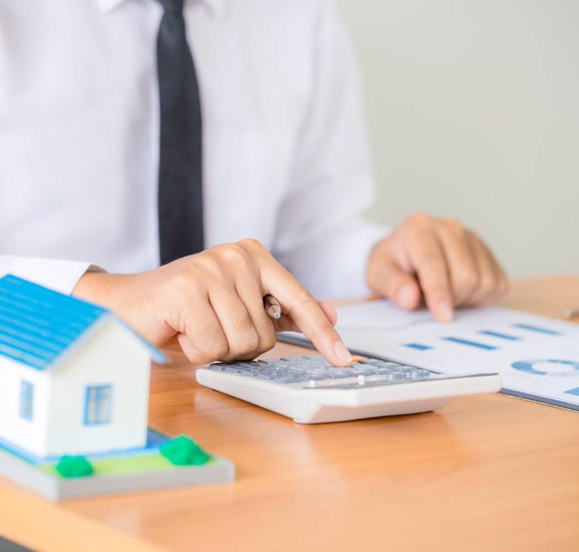 Mortgage broker reviewing refinancing options with a client in Western Sydney