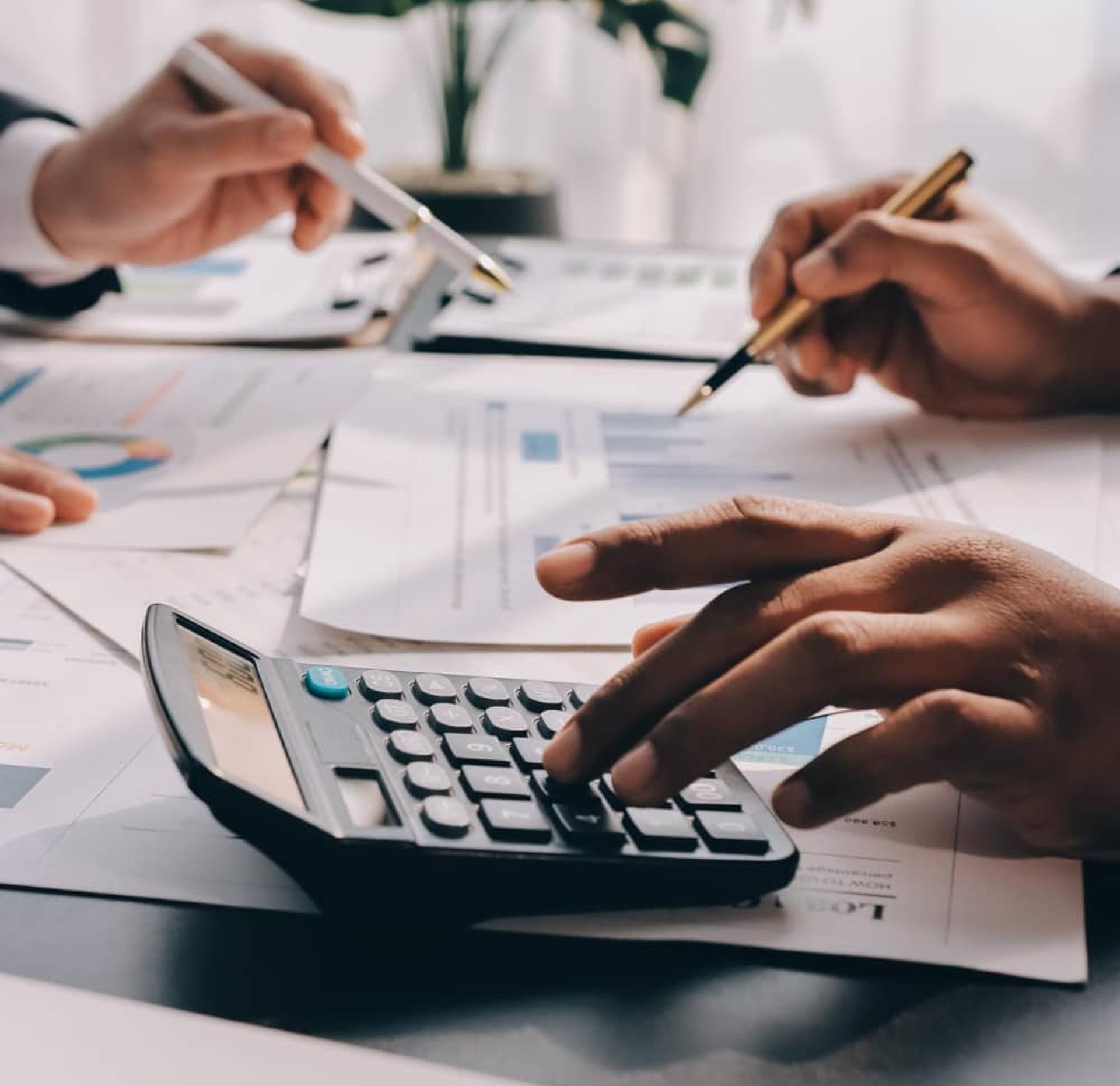 Experienced mortgage broker reviewing loan options with a client